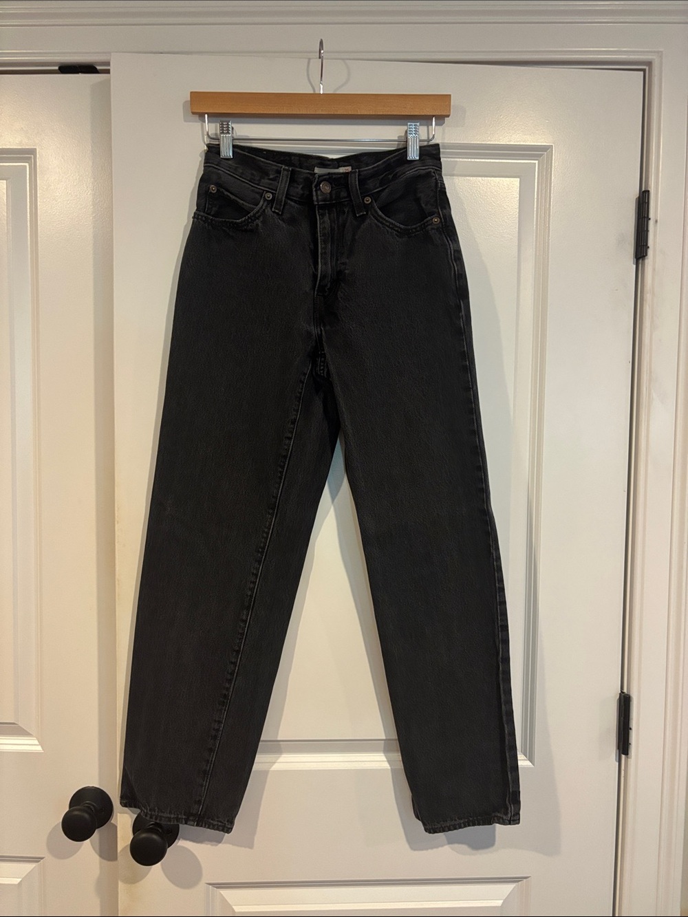 Levi's Women's High-Rise Straight Jeans in Black Wash